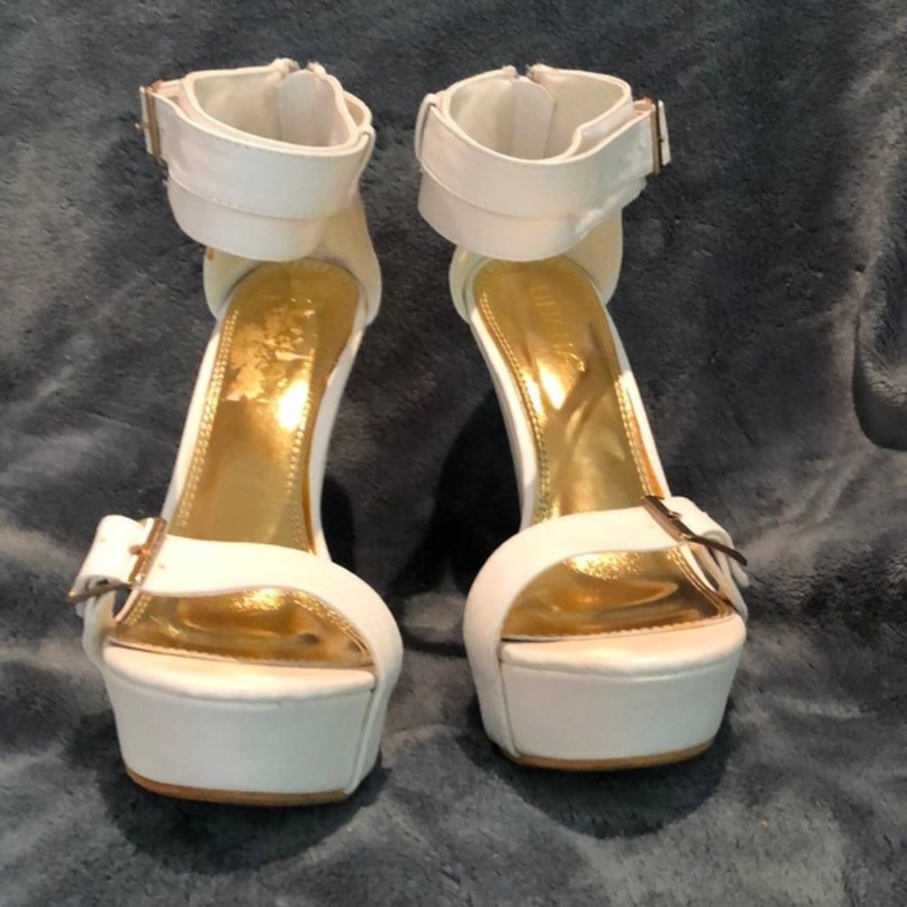 NWOB Liliana Cream Stacked Sandals - Picture 6 of 8